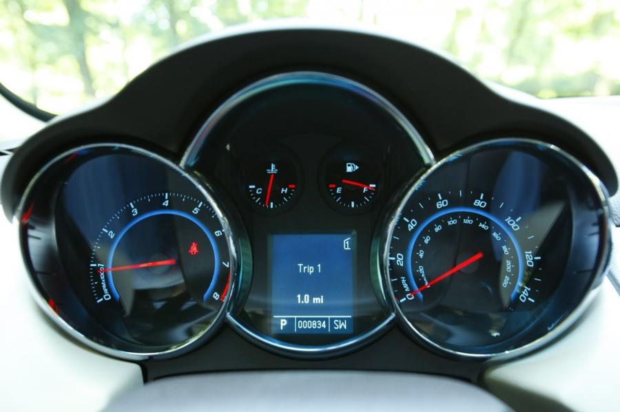  Chevrolet Cruze 2011 года  (фото 17 из 61)